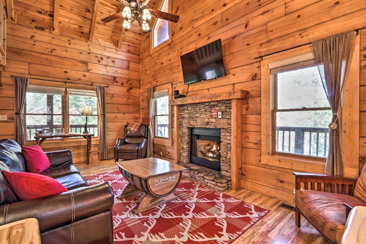 Cozy Cabin With Hot Tub In The Heart Of Pigeon Forge Villa Esterno foto