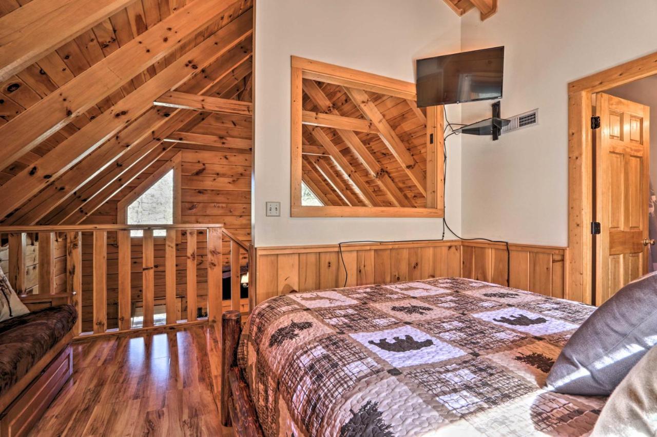 Cozy Cabin With Hot Tub In The Heart Of Pigeon Forge Villa Esterno foto